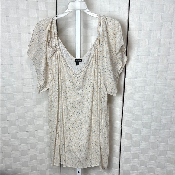 Torrid Cold Shoulder Women's‎ Daisy Cream Top - Picture 1 of 4